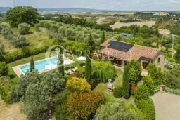 podere toscano a Volterra con piscina e giardino