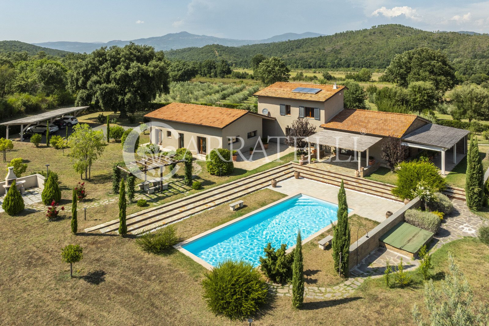 Esclusivo casale con piscina