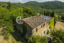 Valdarno villa con annessi piscina e terreno