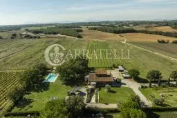 Villa moderna con piscina