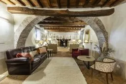 Casale con piscina e terreno