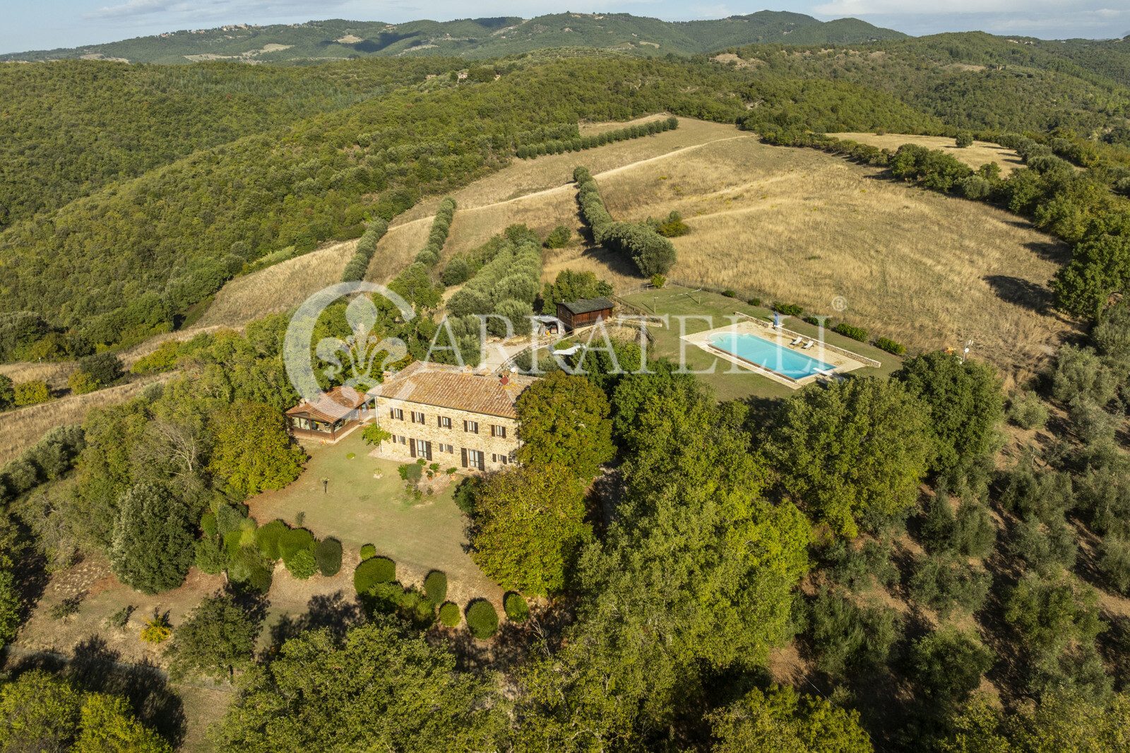 Casale con piscina panoramica a Corciano